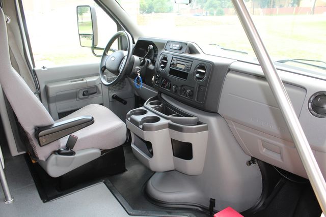 2014 Ford Starcraft 15 Passenger Shuttle Bus W/ Lift