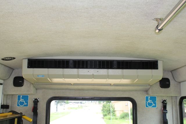 2014 Ford Starcraft 15 Passenger Shuttle Bus W/ Lift