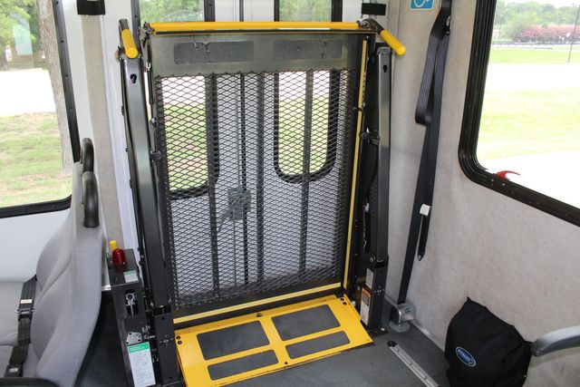 2014 Ford Starcraft 15 Passenger Shuttle Bus W/ Lift