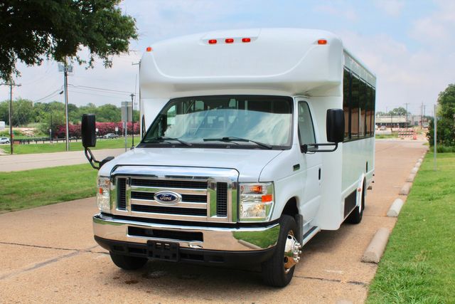 2014 Ford Starcraft 15 Passenger Shuttle Bus W/ Lift | Irving, Texas | Lonestar Automart Inc. 2014 Ford Starcraft 15 Passenger Shuttle Bus W/ Lift | Irving, Texas | Lonestar Automart Inc.