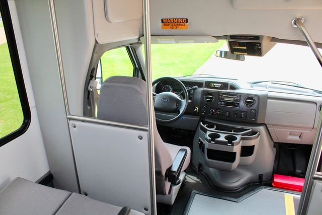 2014 Ford Starcraft 15 Passenger Shuttle Bus W/ Lift