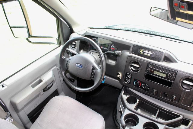 2014 Ford Starcraft 15 Passenger Shuttle Bus W/ Lift