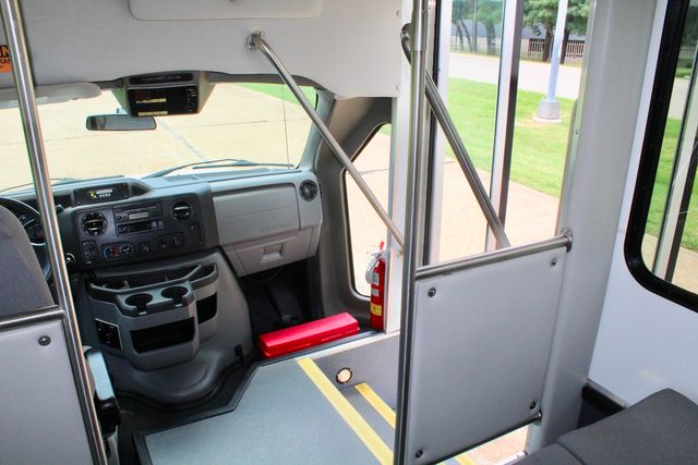 2014 Ford Starcraft 15 Passenger Shuttle Bus W/ Lift | Irving, Texas | Lonestar Automart Inc. 2014 Ford Starcraft 15 Passenger Shuttle Bus W/ Lift | Irving, Texas | Lonestar Automart Inc.