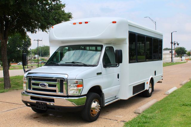 2014 Ford Starcraft 15 Passenger Shuttle Bus W/ Lift | Irving, Texas | Lonestar Automart Inc. 2014 Ford Starcraft 15 Passenger Shuttle Bus W/ Lift | Irving, Texas | Lonestar Automart Inc.