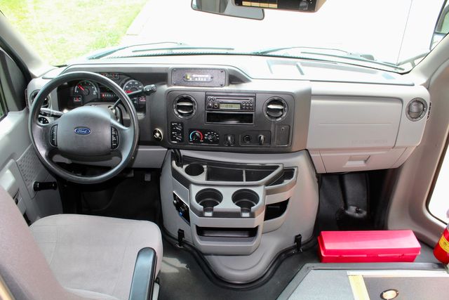 2014 Ford Starcraft 15 Passenger Shuttle Bus W/ Lift | Irving, Texas | Lonestar Automart Inc. 2014 Ford Starcraft 15 Passenger Shuttle Bus W/ Lift | Irving, Texas | Lonestar Automart Inc.