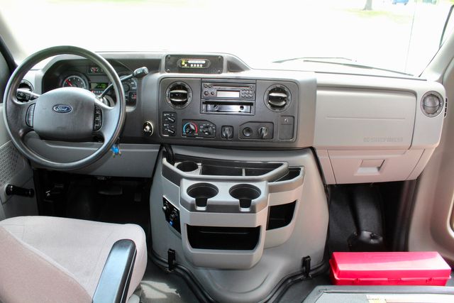 2014 Ford Starcraft 15 Passenger Shuttle Bus W/ Lift | Irving, Texas | Lonestar Automart Inc. 2014 Ford Starcraft 15 Passenger Shuttle Bus W/ Lift | Irving, Texas | Lonestar Automart Inc.