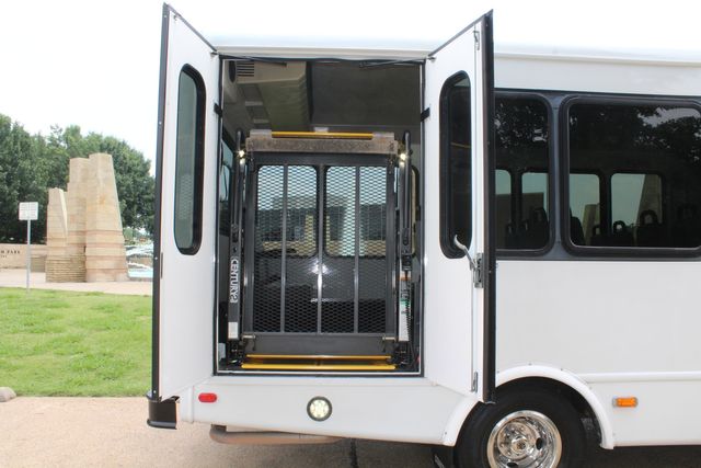 2014 Ford Starcraft 15 Passenger Shuttle Bus W/ Lift | Irving, Texas | Lonestar Automart Inc.