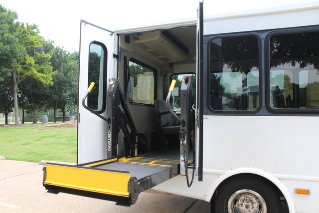 2014 Ford Starcraft 15 Passenger Shuttle Bus W/ Lift | Irving, Texas | Lonestar Automart Inc.