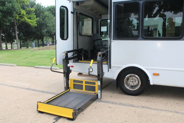 2014 Ford Starcraft 15 Passenger Shuttle Bus W/ Lift | Irving, Texas | Lonestar Automart Inc.