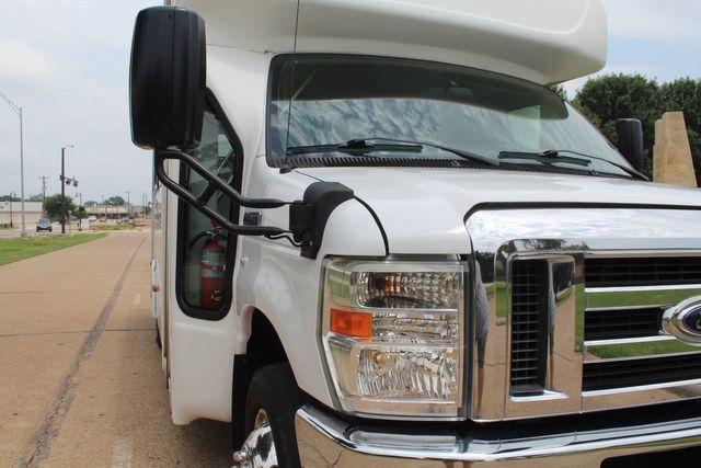 2014 Ford Starcraft 15 Passenger Shuttle Bus W/ Lift | Irving, Texas | Lonestar Automart Inc. 2014 Ford Starcraft 15 Passenger Shuttle Bus W/ Lift | Irving, Texas | Lonestar Automart Inc.