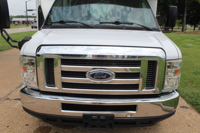 2014 Ford Starcraft 15 Passenger Shuttle Bus W/ Lift | Irving, Texas | Lonestar Automart Inc.