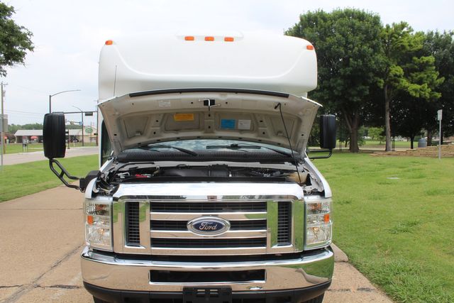 2014 Ford Starcraft 15 Passenger Shuttle Bus W/ Lift | Irving, Texas | Lonestar Automart Inc.
