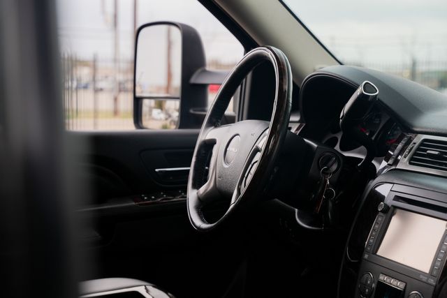 2014 GMC Sierra 3500HD Denali CREW CAB 4X4 DRW W/ UPGRADES / LOADED | Austin, TX | Rocky Mountain Truck Stop Austin