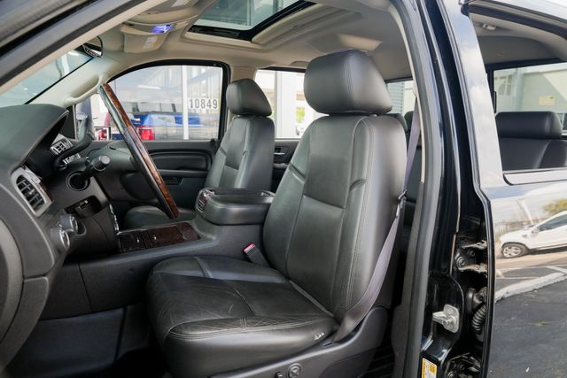 2014 GMC Sierra 3500HD Denali CREW CAB 4X4 DRW W/ UPGRADES / LOADED | Austin, TX | Rocky Mountain Truck Stop Austin 2014 GMC Sierra 3500HD Denali CREW CAB 4X4 DRW W/ UPGRADES / LOADED | Austin, TX | Rocky Mountain Truck Stop Austin