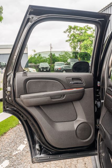 2014 GMC Yukon SLT 4X4 / V8 / LEATHER / LOW MILES | Austin, TX | Rocky Mountain Truck Stop Austin