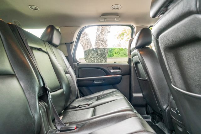 2014 GMC Yukon SLT 4X4 / V8 / LEATHER / LOW MILES | Austin, TX | Rocky Mountain Truck Stop Austin
