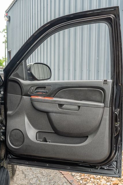 2014 GMC Yukon SLT 4X4 / V8 / LEATHER / LOW MILES | Dallas, TX | Rocky Mountain Truck Stop Dallas 2014 GMC Yukon SLT 4X4 / V8 / LEATHER / LOW MILES | Dallas, TX | Rocky Mountain Truck Stop Dallas