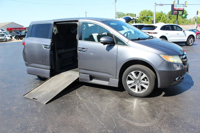 2014 Honda Odyssey Touring Elite Rollx Mobility Van | Granite City, Illinois | MasterCars Company Inc.