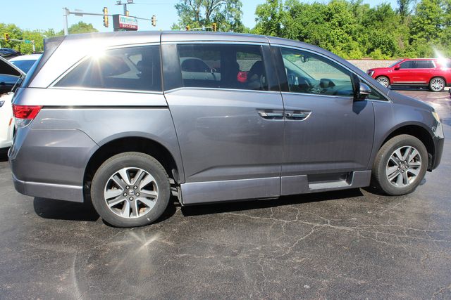 2014 Honda Odyssey Touring Elite Rollx Mobility Van | Granite City, Illinois | MasterCars Company Inc.