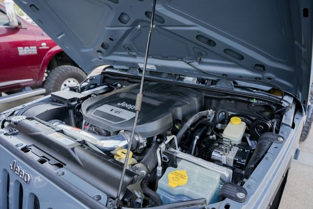 2014 Jeep Wrangler Unlimited Sport 4X4 6-SPEED W/ UPGRADES / REGULAR SERVICE | Dallas, TX | Rocky Mountain Truck Stop Dallas