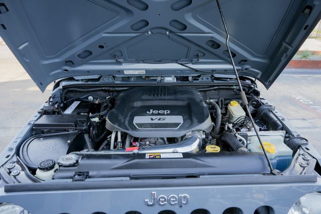 2014 Jeep Wrangler Unlimited Sport 4X4 6-SPEED W/ UPGRADES / REGULAR SERVICE | Dallas, TX | Rocky Mountain Truck Stop Dallas