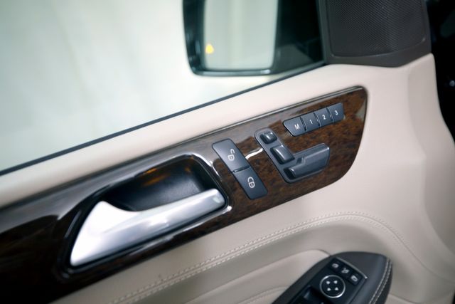 2014 Mercedes-Benz M-Class ML 350 BlueTEC | Burbank, California | MDK International 2014 Mercedes-Benz M-Class ML 350 BlueTEC | Burbank, California | MDK International