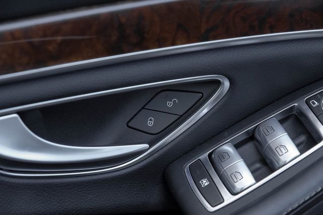 2014 Mercedes-Benz S-Class S 550 4MATIC Mem Heated/Ventilated Rear Seats Nav XM 2014 Mercedes-Benz S-Class S 550 4MATIC Mem Heated/Ventilated Rear Seats Nav XM