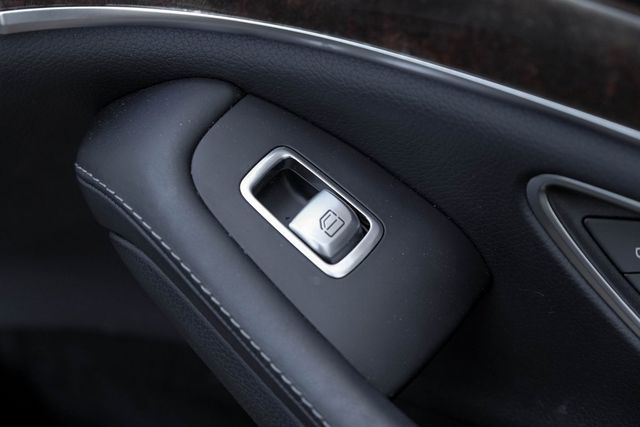 2014 Mercedes-Benz S-Class S 550 4MATIC Mem Heated/Ventilated Rear Seats Nav XM 2014 Mercedes-Benz S-Class S 550 4MATIC Mem Heated/Ventilated Rear Seats Nav XM