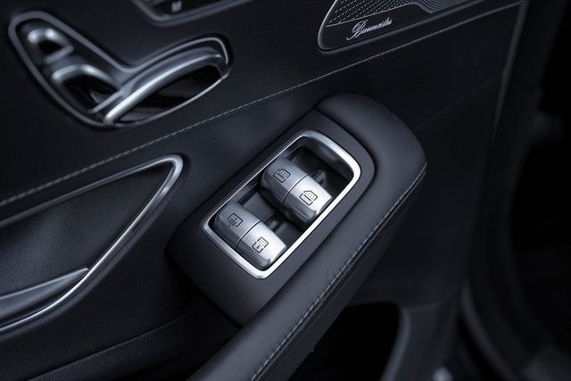 2014 Mercedes-Benz S-Class S 550 4MATIC Mem Heated/Ventilated Rear Seats Nav XM 2014 Mercedes-Benz S-Class S 550 4MATIC Mem Heated/Ventilated Rear Seats Nav XM