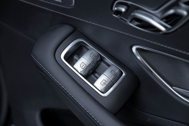 2014 Mercedes-Benz S-Class S 550 4MATIC Mem Heated/Ventilated Rear Seats Nav XM 2014 Mercedes-Benz S-Class S 550 4MATIC Mem Heated/Ventilated Rear Seats Nav XM