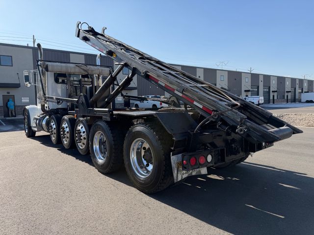 2014 Peterbilt 367 Roll Off Truck