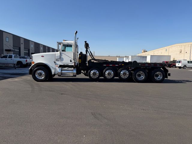 2014 Peterbilt 367 Roll Off Truck