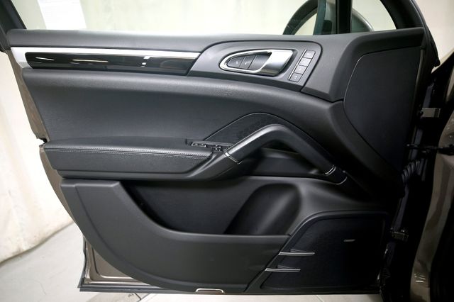 2014 Porsche Cayenne Diesel | Burbank, California | MDK International 2014 Porsche Cayenne Diesel | Burbank, California | MDK International