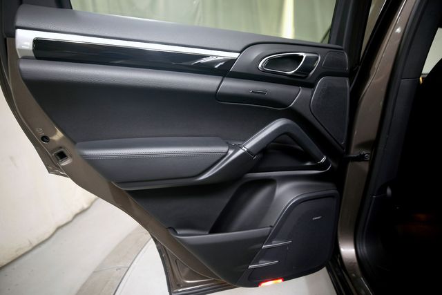 2014 Porsche Cayenne Diesel | Burbank, California | MDK International 2014 Porsche Cayenne Diesel | Burbank, California | MDK International