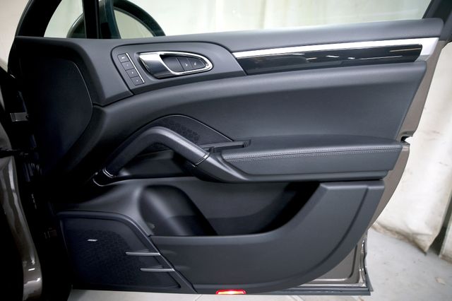 2014 Porsche Cayenne Diesel | Burbank, California | MDK International 2014 Porsche Cayenne Diesel | Burbank, California | MDK International