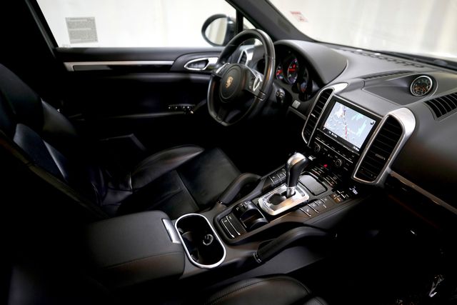 2014 Porsche Cayenne Diesel | Burbank, California | MDK International 2014 Porsche Cayenne Diesel | Burbank, California | MDK International