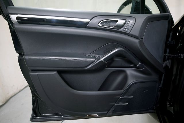 2014 Porsche Cayenne S | Burbank, California | MDK International 2014 Porsche Cayenne S | Burbank, California | MDK International