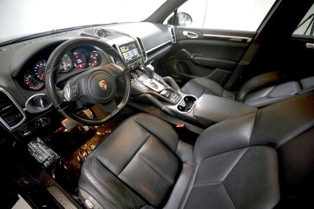 2014 Porsche Cayenne S | Burbank, California | MDK International 2014 Porsche Cayenne S | Burbank, California | MDK International
