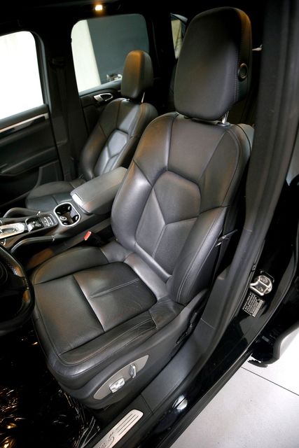 2014 Porsche Cayenne S | Burbank, California | MDK International 2014 Porsche Cayenne S | Burbank, California | MDK International