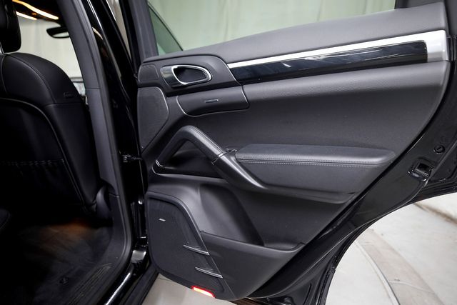 2014 Porsche Cayenne S | Burbank, California | MDK International 2014 Porsche Cayenne S | Burbank, California | MDK International