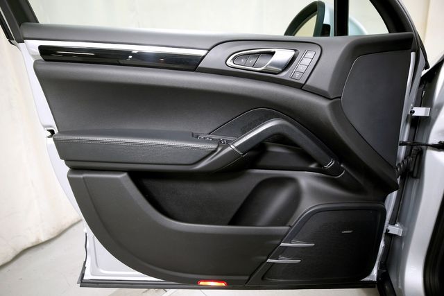 2014 Porsche Cayenne | Burbank, California | MDK International 2014 Porsche Cayenne | Burbank, California | MDK International