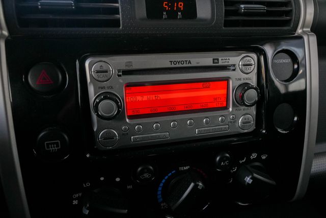 2014 Toyota FJ Cruiser 4X4 XTREME OFF-ROAD PKG / CLEAN CARFAX | Austin, TX | Rocky Mountain Truck Stop Austin