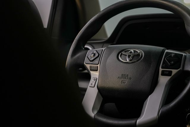 2014 Toyota Tundra SR5 CREW CAB 4X4 W/ UPGRADES / GREAT RELIABILITY | Austin, TX | Rocky Mountain Truck Stop Austin 2014 Toyota Tundra SR5 CREW CAB 4X4 W/ UPGRADES / GREAT RELIABILITY | Austin, TX | Rocky Mountain Truck Stop Austin