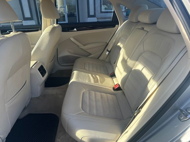 2014 Volkswagen Passat 2.0L TDI SEL Premium | Ashland, OR | Ashland Motor Company 2014 Volkswagen Passat 2.0L TDI SEL Premium | Ashland, OR | Ashland Motor Company