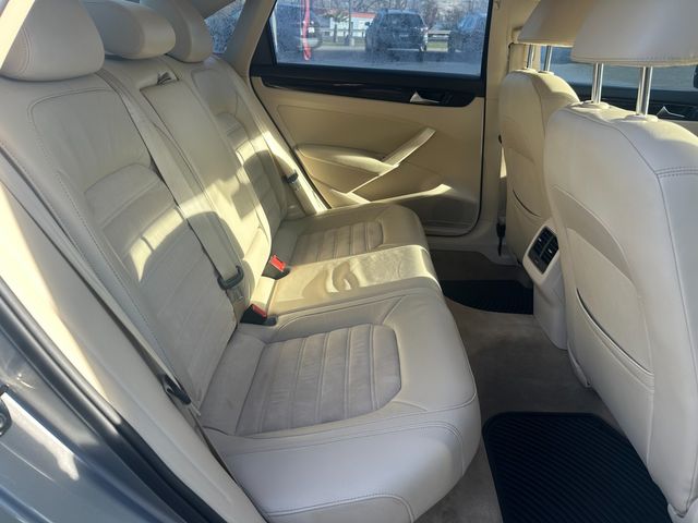 2014 Volkswagen Passat 2.0L TDI SEL Premium | Ashland, OR | Ashland Motor Company 2014 Volkswagen Passat 2.0L TDI SEL Premium | Ashland, OR | Ashland Motor Company