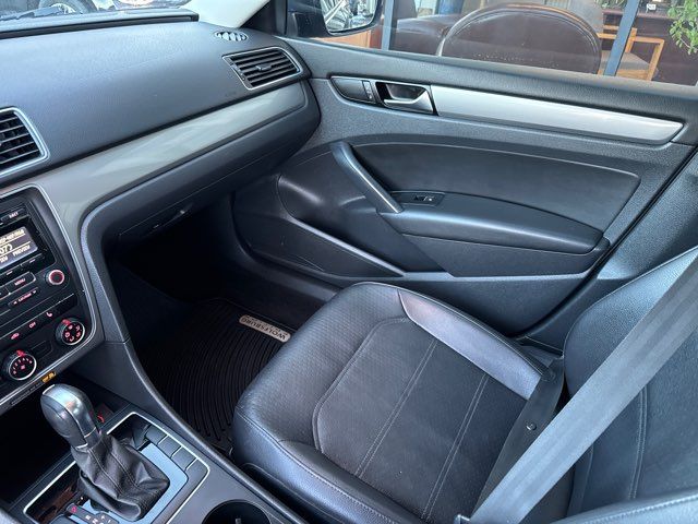 2014 Volkswagen Passat 1.8T Wolfsburg Edition PZEV