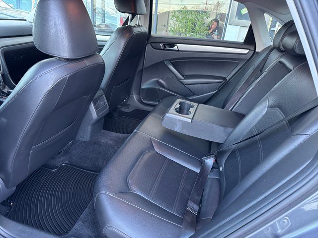 2014 Volkswagen Passat 1.8T Wolfsburg Edition PZEV