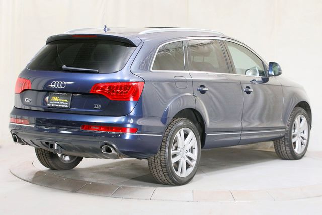 2015 Audi Q7 3.0 quattro TDI Premium Plus | Burbank, California | MDK International 2015 Audi Q7 3.0 quattro TDI Premium Plus | Burbank, California | MDK International