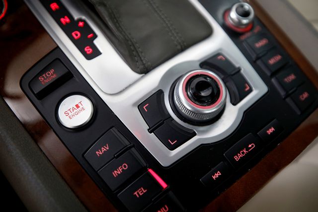 2015 Audi Q7 3.0 quattro TDI Premium Plus | Burbank, California | MDK International 2015 Audi Q7 3.0 quattro TDI Premium Plus | Burbank, California | MDK International