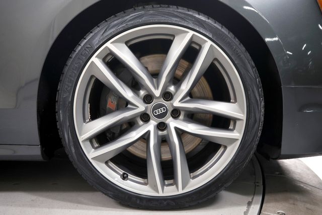 2015 Audi S8 | Burbank, California | MDK International 2015 Audi S8 | Burbank, California | MDK International